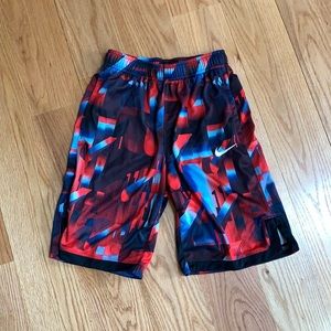 Boys Nike basketball shorts. Size xl